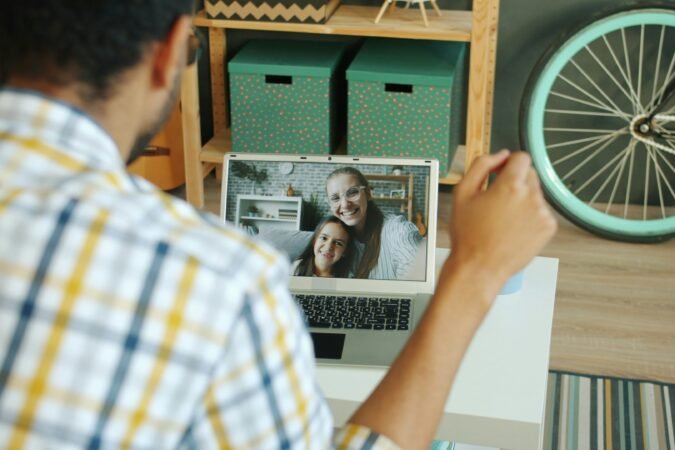 Quand la technologie redéfinit les liens familiaux