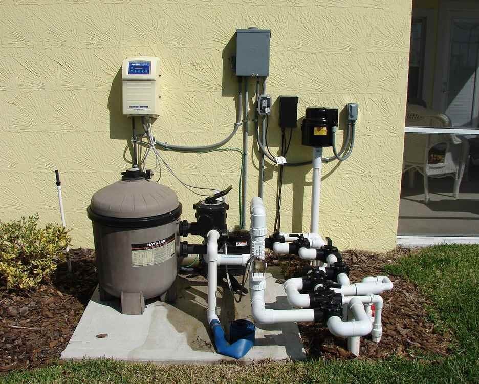 Pompe à eau et tuyaux extérieurs