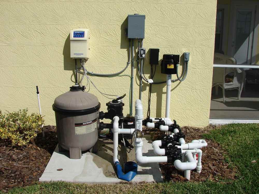 Pompe à eau et tuyaux extérieurs